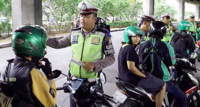 Aturan Baru, Polisi Tilang Ojek Online Pakai GPS di Motor