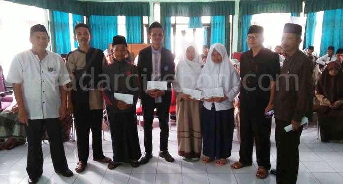 70 Santri Terima Beasiswa dari Baznas Kabupaten Cirebon