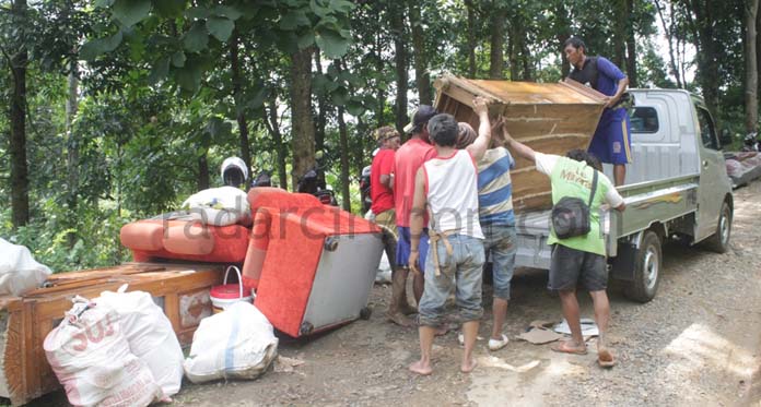 Menelusuri Desa-Desa Terdampak Longsor dan Tanah Gerak di Kuningan (2)