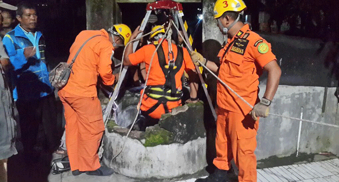 Tiba-tiba Warga Jamblang Ini Lompat dan Masuk Sumur