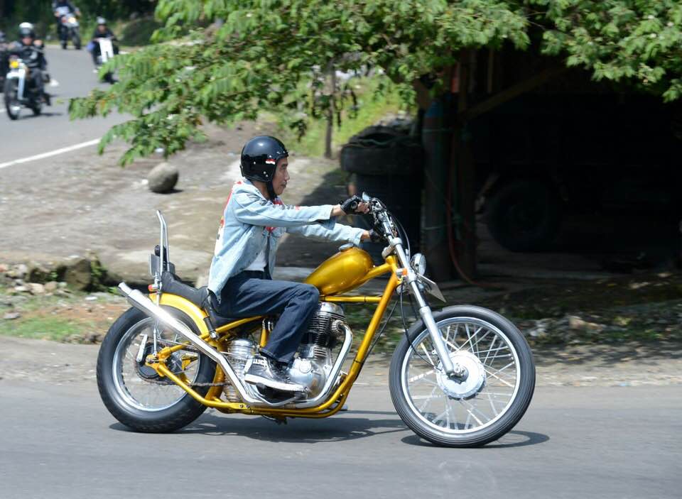 Jokowi Motoran Tanpa Safety Gear?