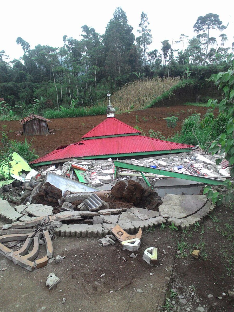 Ratusan Rumah Hancur Akibat Gempa Banjarnegara