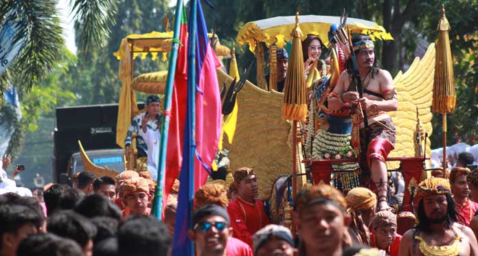 Pemkab Cirebon Gelar Kirab Budaya, Tampilkan Pagelaran Seni yang Hampir Punah