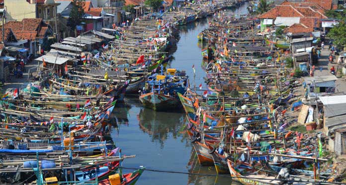 Gelombang Laut Tinggi, Nelayan Takut Melaut, Pasokan Ikan Berkurang