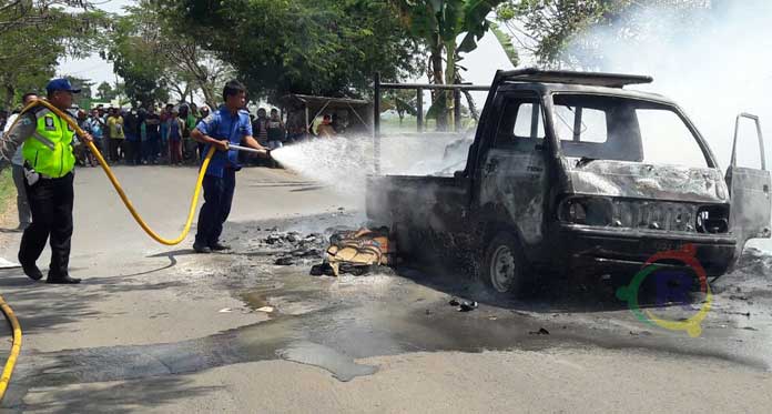 Diduga Korsleting Listrik, Mobil Pikap Ludes Terbakar