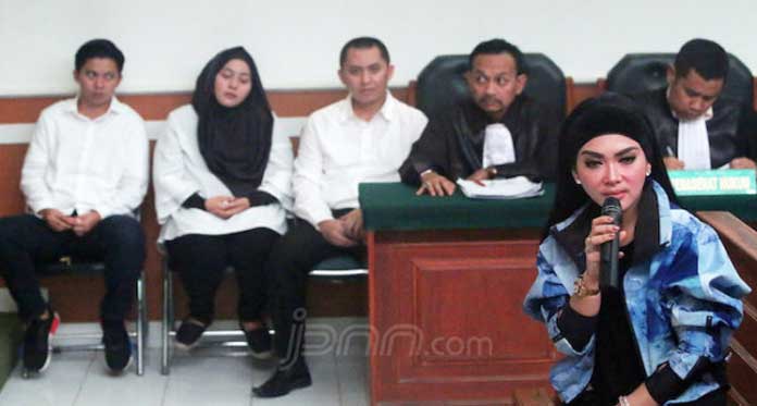 Hadiri Sidang First Travel, Syahrini Bilang Begini