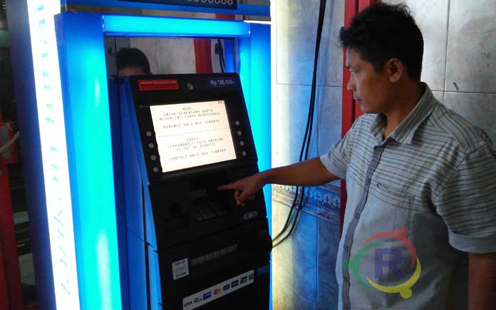 Uang Nasabah Raib di ATM, 2 Pelaku Pembobol Terekam CCTV