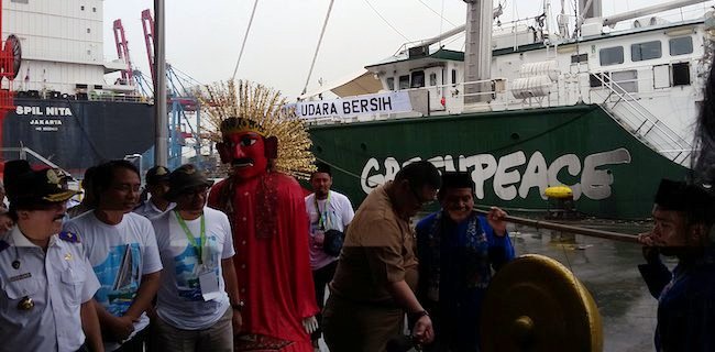 Kapal Rainbow Warior Tiba di Jakarta, Fokus Soroti Kualitas Udara dan Sampah Plastik