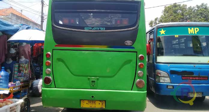 Pasar Jatibarang Tumpah ke Jalan, Bikin Macet