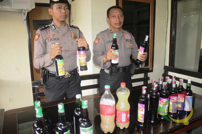 Razia, Polres Kuningan Sita Puluhan Botol Miras