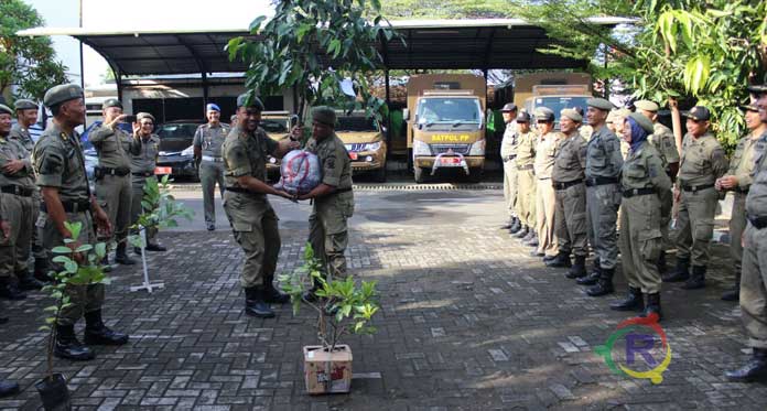 Tradisi Unik Kenaikan Pangkat di Satpol PP Kota Cirebon, Sumbang Bibit Pohon