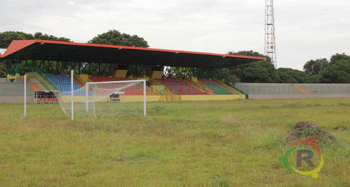 Stadion Bima Belum Difungsikan, Rumput Kini Dibiarkan Tak Terurus