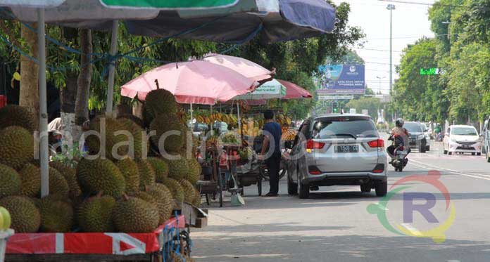 Lapak Sudah Diangkut Satpol PP, PKL Tak Kapok Masih Membandel