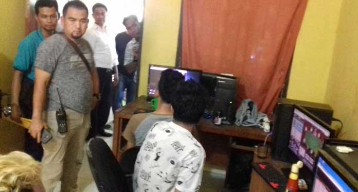 Polisi Ciduk 5 Pemain Judi Online Jaringan Cirebon-Jakarta