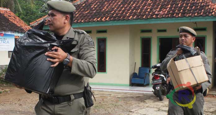 Razia Pekat, Satpol PP Kuningan Amankan 5 Pasangan Mesum dan Puluhan Botol Miras