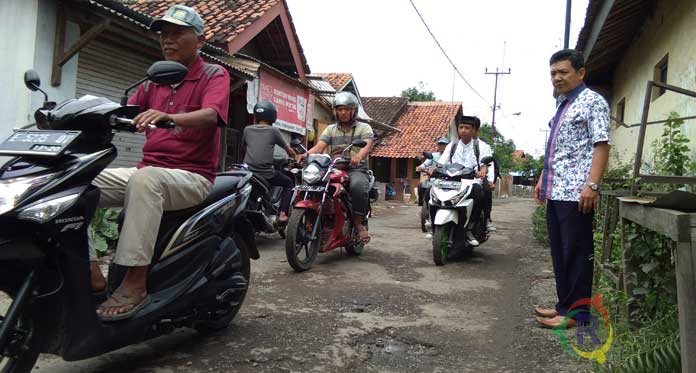 Ironis, Kondisi Jalan di Sentra Rotan Memprihatinkan