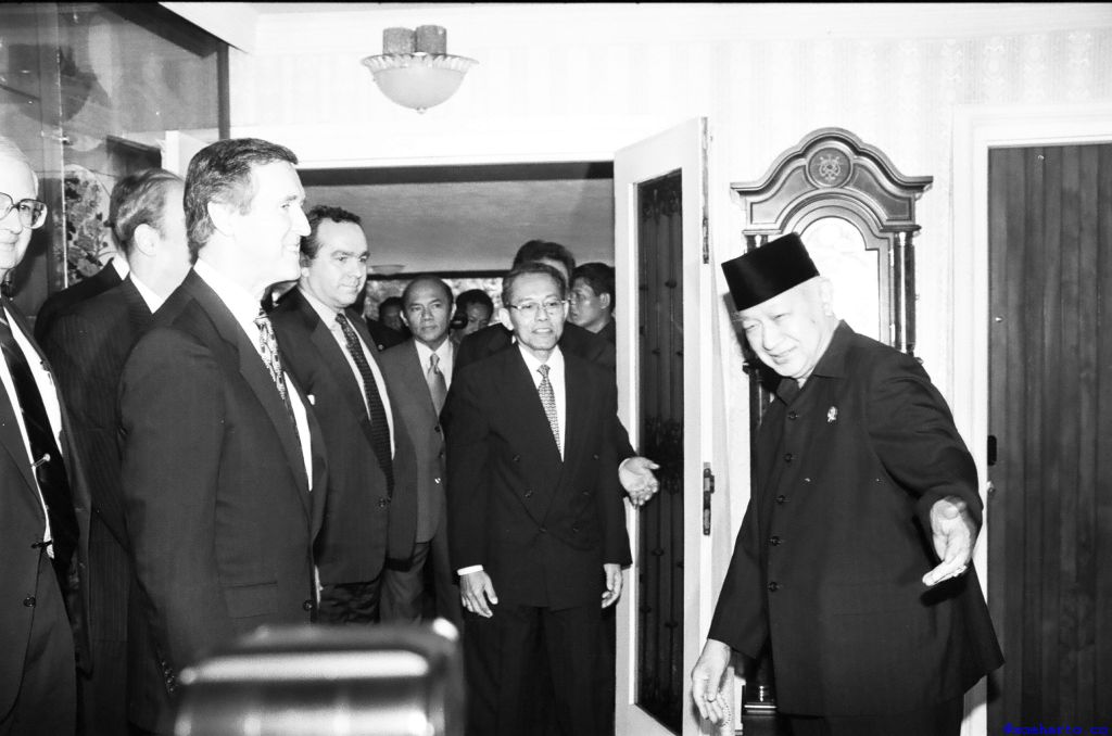 Presiden Soeharto dan Misteri Kemelut 1998