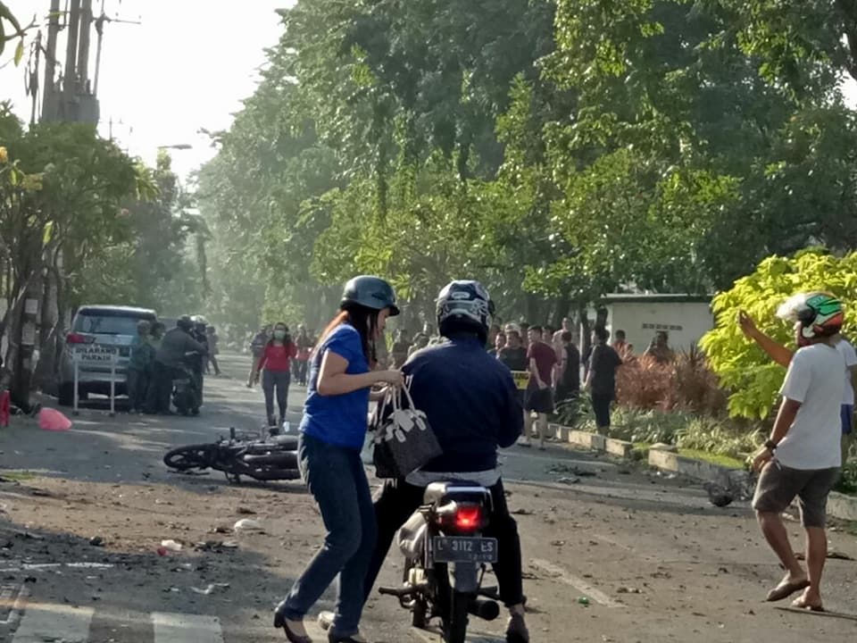 Breaking News: Diduga Bom Bunuh Diri di Depan Gereja Santa Maria Surabaya