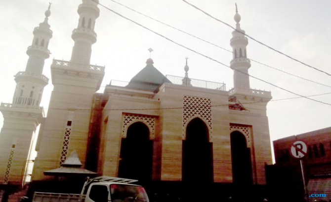 Masjid Megah Mirip Nabawi Ini, Dibangun Suciati Sambil Berdagang, Jualan Apa?