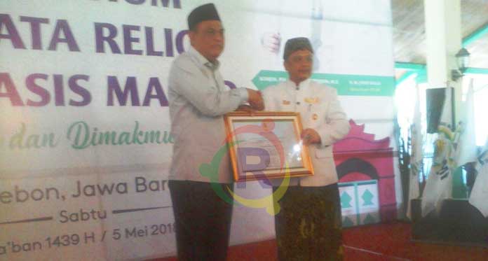 Sultan Kasepuhan Beri Gelar Kebangsawanan ke Waka Polri