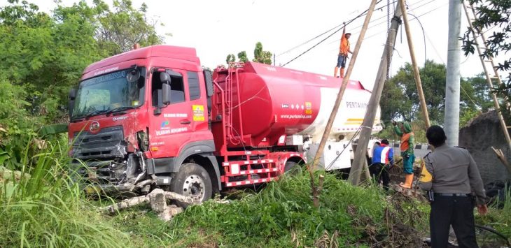 Aneh bin Ajaib, Mobil Tangki Pertamina Tiba-Tiba Ada di Lahan Kosong