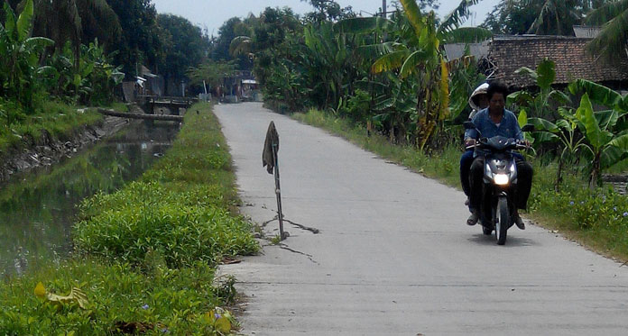 Jalan Poros Malangsari-Kalensari Dibeton, Sekarang Ambles