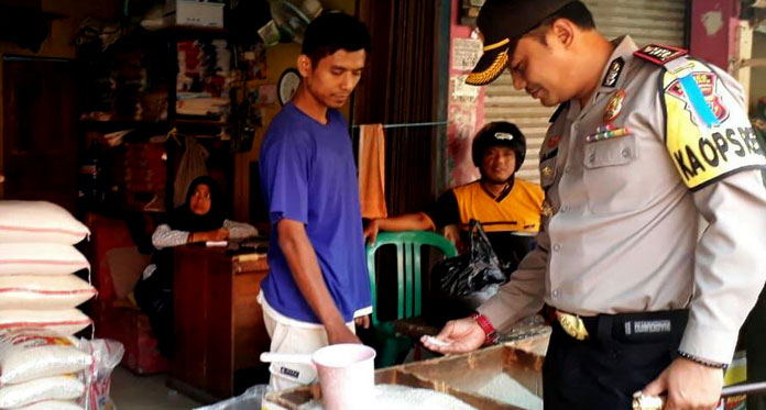 Sidak Pasar Jelang Ramadan, Petugas Temukan Makanan Kedaluwarsa