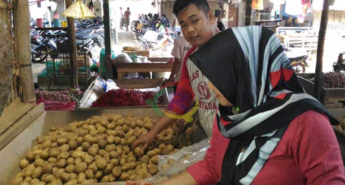 Sayuran Impor Banjiri Pasar Tradisional di Indramayu