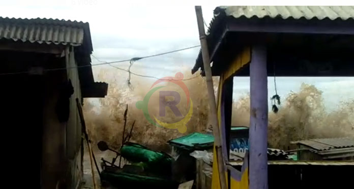 587 Rumah di Indramayu Terendam Banjir Rob, Lihat Video Terjangan Ombaknya