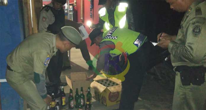 Jelang Ramadan, Satpol PP Sita Belasan Botol Miras