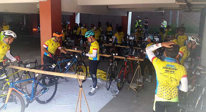 Tempuh Jarak 489 Km, Rombongan Pesepeda Touring Jakarta-Surabaya Finis Etape III di Kendal