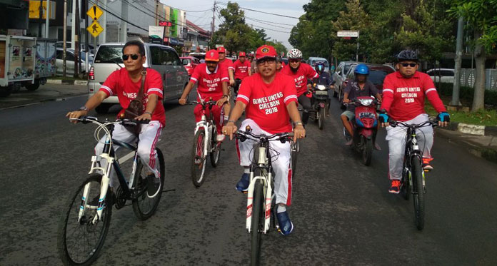 Sambut Hardiknas, Sivitas Untag Gowes Keliling Kota Cirebon
