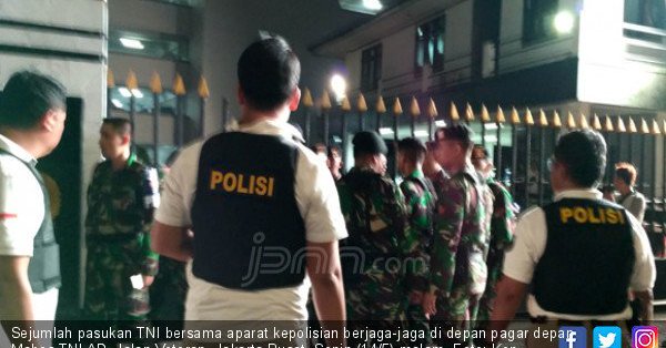 Diduga Ingin Tabrak Mabes TNI AD, Satu Keluarga Berkendara Motor Diamankan