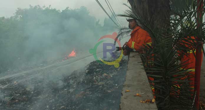 Sampah Terbakar, Jl Diponegoro Tertutup Asap Tebal