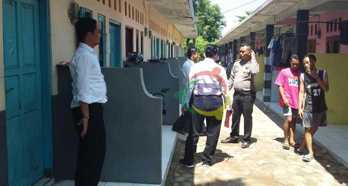Razia Tempat Kos, Polisi Sita Miras dan Motor Bodong