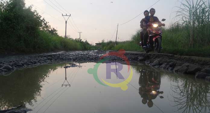 Kondisi Jalan Penghubung Desa Rusak Berat