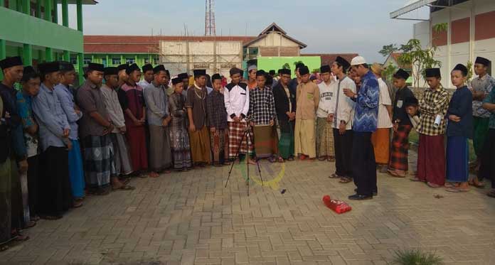 Begini Cara Santri Buntet Belajar Tentukan Arah Kiblat