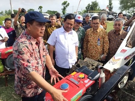 Menristek Dikti Ajak Petani dan Nelayan Beralih ke Gas Melon