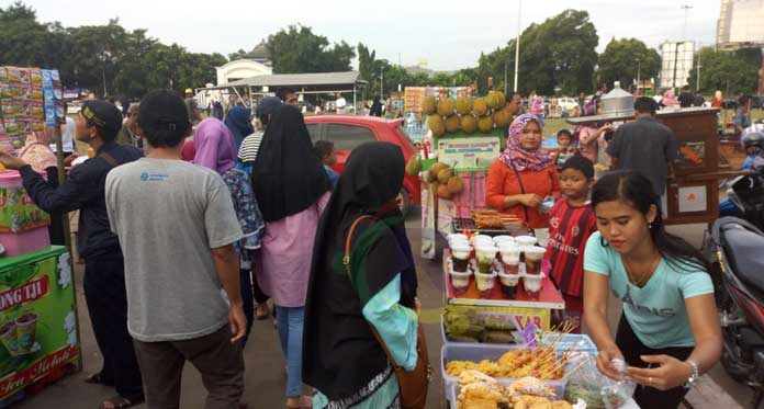 Alun-alun Kejaksan Jadi Pasar Dadakan, Satpol PP Tak Berdaya