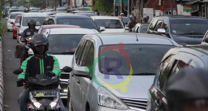 Meski Dipasang Traffic Light, Jalan Cipto Masih Macet