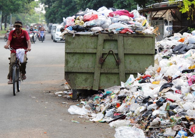 Walah, Sampah di Bima Makin Numpuk