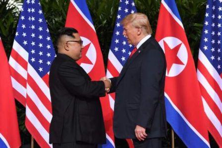 Jabat Tangan Bersejarah Kim-Trump, Apa Artinya Bagi Indonesia?