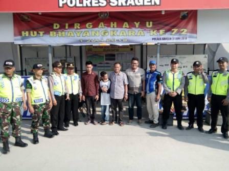 Tertinggal 123 Kilometer, Melalui Selular Polisi Kirim Pesan “Mas, Ini Bapaknya Ketinggalan di Rest Area