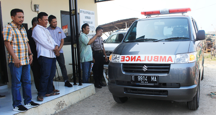 Cirebon Power Bantu Ambulans untuk Warga Mundu Pesisir dan Bandengan