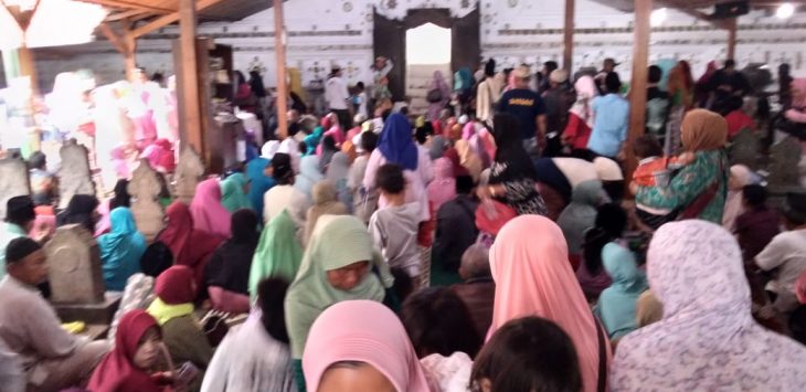 Ribuan Warga Serbu Tradisi Grebeg Syawal, Ada Apa di Keraton Kanoman Cirebon