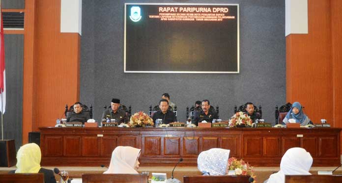 Kembali Jabat Bupati Kuningan, Acep LPj APBD 2017