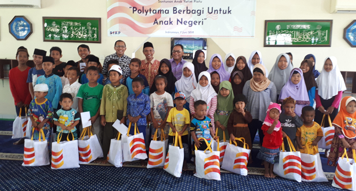 Polytama Berbagi 100 Paket Sembako untuk Anak Yatim di Indramayu