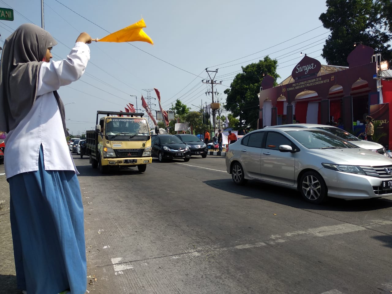 10-15 Unit Kendaraan Roda Empat Per Menit Mulai Melintasi Terminal Harjamukti