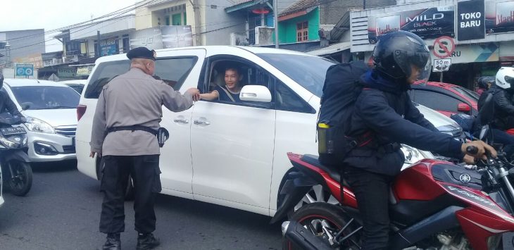 Arus Balik, Bantu Kurangi Rasa Kantuk, Polsek Kedawung Bagi Permen