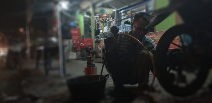 Arus Balik Padat, Bundaran Kedawung Berkah Bagi Pria Paruh Baya Ini